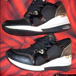 Michael Kors Black, White, Brown, and Gold Sneakers in sz 8. Like new!